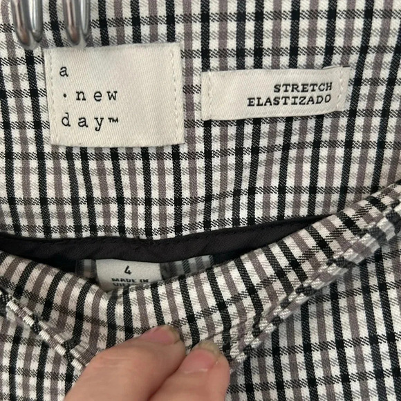 A New Day plaid black gray and white stretch pants size 4 - Picture 4 of 10